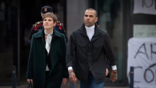 Οργή για Ντάνι Άλβες στη Βαρκελώνη: Έχεις αρκετά λεφτά για να βιάζεις;