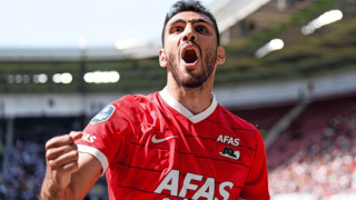 «Σφάζονται» στην ποδιά του Βαγγέλη Παυλίδη!