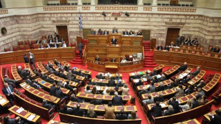 Στη Βουλή δικογραφίες σε βάρος πρώην, αλλά και νυν υπουργών