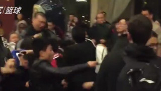 «Απίστευτο» ξύλο στην Κίνα με παίκτες και οπαδούς! (VIDEO)