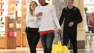 Έβγαλε την κυρία Μαρσιάλ για ψώνια ο άσος της Γιουνάιτεντ!