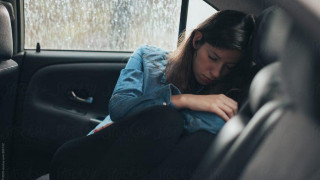 Ίμπιζα: Γιατί οι κάτοικοι κοιμούνται στα αυτοκίνητά τους;