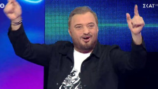 Χαμός στο πλατό του «Μονομάχου» μετά από ερώτηση για το Euro 2004: «Όλη η Ελλάδα έβλεπε τελικό-Τι έβλεπες τότε;» (vid)