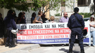 Θεσσαλονίκη: Συγκέντρωση διαμαρτυρίας έξω από το Γυμνάσιο που παρευρέθη ο Μητσοτάκης
