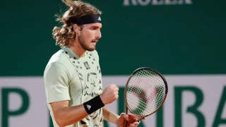 Πρεμιέρα σήμερα για τον Τσιτσιπά στο χώμα