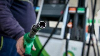 Καύσιμα: Νέο ξέφρενο ράλι - «Πατά» τα 2 ευρώ η αμόλυβδη
