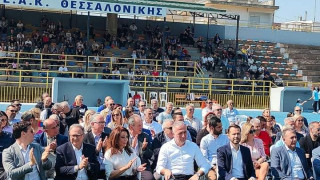 Θεσσαλονίκη: Ο Βρούτσης εγκαινίασε το νέο ταρτάν του ΕΑΚ Σταυρούπολης όπου θα τρέχουν 4.000 δρομείς μηνιαίως