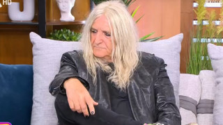 Νίκος Καρβέλας: Γιατί ζήτησε να «κοπεί» η μουσική στη Γερμανού-«Εγκληματίες Μητσοτάκης και Καραμανλής»