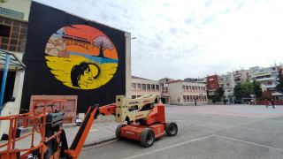 Θεσσαλονίκη: Συγκινητικό γκράφιτι στο 6ο ΓΕΛ Καλαμαριάς για τα Τέμπη