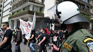 Απεργία 17ης Απριλίου: Άντρες των ΜΑΤ επέβλεπαν την πορεία με κάμερες