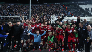 Το πάρτι των παικτών της Κλαμπ Μπριζ στα αποδυτήρια της Τούμπας με ελληνική μουσική