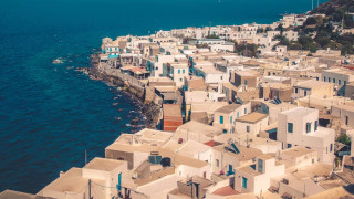 Νίσυρος: Κατήγγειλε την κακοποίηση του παιδιού του και κινδυνεύει με απέλαση