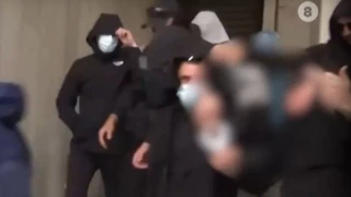 Υπόθεση Λυγγερίδη: Προκλητικοί κατά τη μεταφορά τους στον Εισαγγελέα οι συλληφθέντες-Έκαναν χειρονομίες