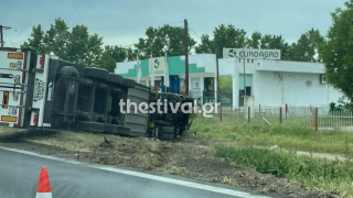 Θεσσαλονίκη: Τούμπαρε νταλίκα στη Χαλκηδόνα