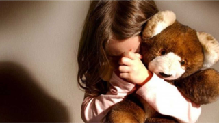 Νίσυρος: Παραδόθηκε ο αρχαιοφύλακας που παρενοχλούσε ανηλίκους