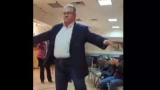 Το ζεϊμπέκικο του Δημήτρη Κουτσούμπα στη Νέα Υόρκη