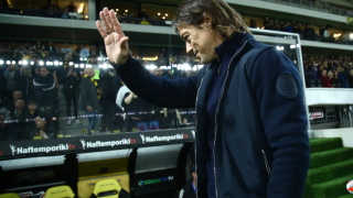 ΑΕΚ: «Πάρτι» στήριξης έξω από το σπίτι του Αλμέιδα, με πυρσούς και συνθήματα