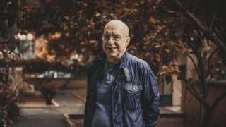 «Αλίκη στη χώρα των πτωμάτων»: Ποια είναι η νέα σειρά του Πάνου Κοκκινόπουλου