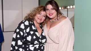 Δανάη Μπάρκα: Ο ξέφρενος χορός με τη Σταυροπούλου στο ρυθμό του «Ζαριού»