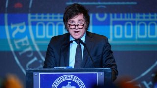 Χαβιέρ Μιλέι: Στα «μαχαίρια» με την Ισπανία, μετά το σχόλιο Υπουργού ότι παίρνει ναρκωτικά