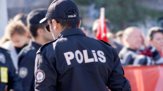 Τουρκία: Απέλασαν Έλληνα που κρατούσαν για ώρες στο υγρό τσιμέντο!