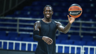 Παναθηναϊκός: Η στιγμή που ο Κέντρικ Ναν υπογράφει την ανανέωση του συμβολαίου του