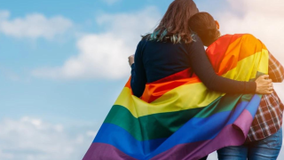 Λεσβίες και bisexual γυναίκες ζουν λιγότερο από τις στρέιτ- Αυτός είναι ο απίστευτος λόγος