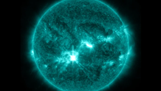 Γεωμαγνητική καταιγίδα: Τι είναι και πώς επηρεάζει τηλεπικοινωνίες και δίκτυα ηλεκτρισμού