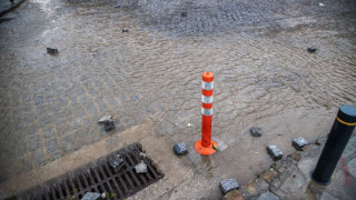 Κακοκαιρία στη Θεσσαλονίκη: Απεγκλωβίστηκε μητέρα με το παιδί της από ΙΧ