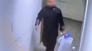 Βραυρώνα: Βίντεο με τον πατέρα να πετάει το νεκρό βρέφος στα σκουπίδια