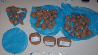 Χειροπέδες σε δύο Θεσσαλονικείς για εμπόριο ναρκωτικών