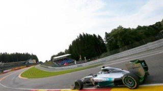 «Χόρεψε» στη βροχή ο Ρόσμπεργκ 