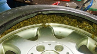 Έσκασαν τα λάστιχα και γέμισε ο δρόμος χάσις!