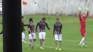 Τερματοφύλακας σκόραρε από τη μία εστία στην άλλη! (video)