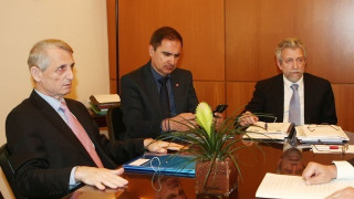 Επεξεργάζονται λύσεις ανόητες,  μόνο για τα μάτια του κόσμου…