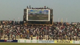 Έβλεπαν το ματς μέχρι και από τους προβολείς στο Νιγηρία - Αίγυπτος
