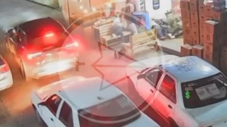 Βίντεο-σοκ: 8 νεκροί από επίθεση ενόπλων σε κατάστημα