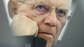 Γερμανία: Έσκαψαν τρύπα 1,2 μέτρων στον τάφο του Σόιμπλε