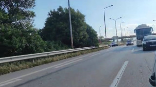 Θεσσαλονίκη: Ασυνείδητος οδηγός κάνει... όπισθεν στην Εθνική οδό για να αποφύγει την κίνηση! (vid)