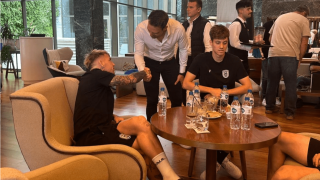 Κασσελάκης: Το τετ α τετ και η συνομιλία με παίκτες του ΠΑΟΚ (pics)