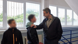 Κατερίνη: Μητσοτάκης σε μαθητές που υποστηρίζουν τον Άρη - «Πάτε για Κύπελλο δηλαδή;»