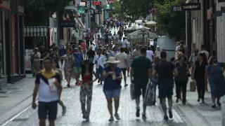 Αθήνα: Επίθεση Αφγανού σε κοπέλα στην Ερμού-Της έριξε γροθιά στην καρωτίδα