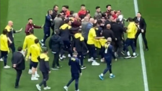 Γαλατάσαραϊ - Φενέρμπαχτσε: Σύρραξη των παικτών πριν το ζέσταμα