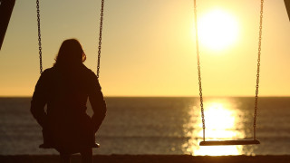 Νιώθεις μοναξιά; Τα 5 εκπληκτικά οφέλη που έχει για την υγεία σου