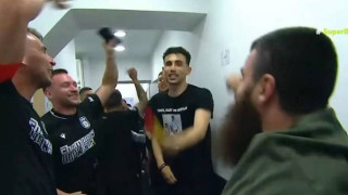 ΠΑΟΚ: Ο Γιώργος Σαββίδης πανηγυρίζει στη φυσούνα του «Βικελίδης» μαζί με τους ποδοσφαιριστές!