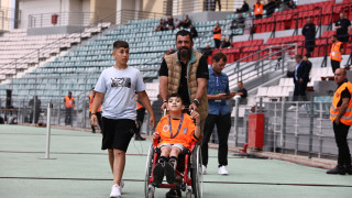 Ο μικρός Γιαννάκης στο Πανθεσσαλικό για τον τελικό Κυπέλλου