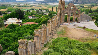 Τουρκία: Εντοπίστηκαν αγάλματα του Δία και της Αφροδίτης στην Αττάλεια