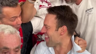 Φίλαθλοι Ολυμπιακού σε Κασσελάκη: «Είσαι πολύ γουρλής, θα γίνεις πρωθυπουργός»