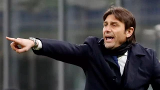 Κοντά στη Νάπολι ο Κόντε