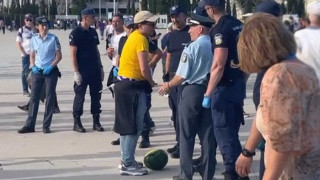 ΑΠΙΣΤΕΥΤΟ: Οπαδός της Φιορεντίνα απασχόλησε την ΕΛΑΣ για ένα... καρπούζι